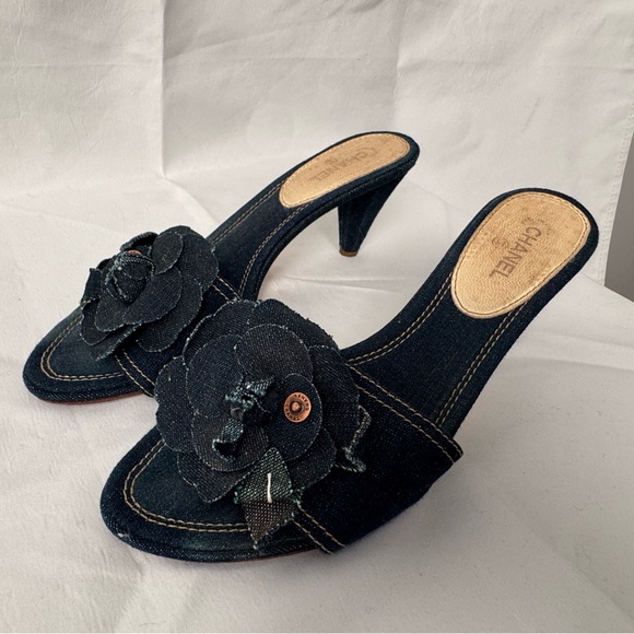 Casual Glamoour! CHANEL Jeans Denim Blue Camellia Mules Kitten Heels 39.5 9.5 9 - Picture 3 of 6